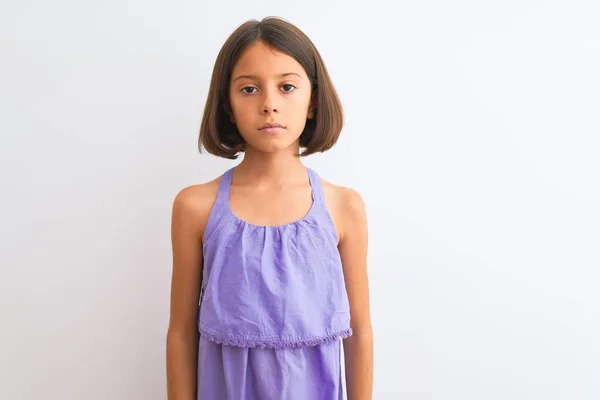 Giovane Bella Bambina Che Indossa Abito Casual Viola Piedi Sfondo — Foto Stock