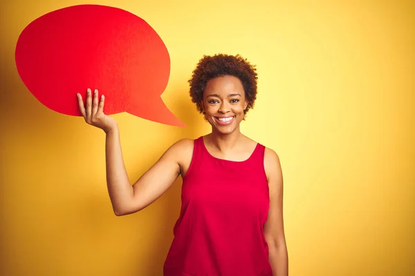 Jonge Afro Amerikaanse Vrouw Die Speech Bubble Gele Geïsoleerde Achtergrond — Stockfoto