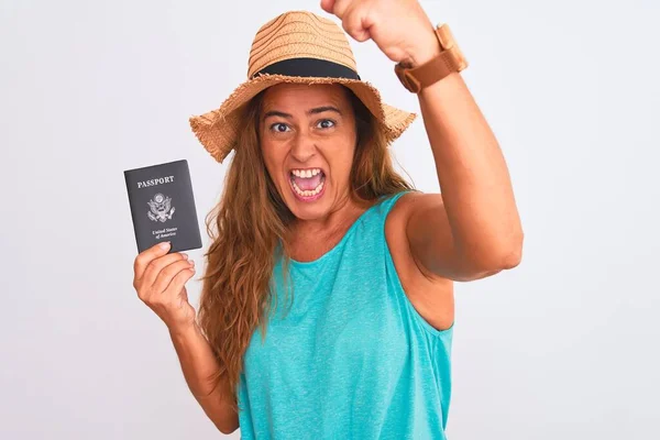 Mulher Turística Madura Meia Idade Segurando Passaporte Dos Estados Unidos — Fotografia de Stock