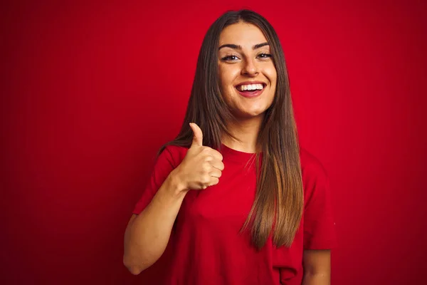 Young Beautiful Woman Wearing Shirt Standing Isolated Red Background Doing — Stockfoto
