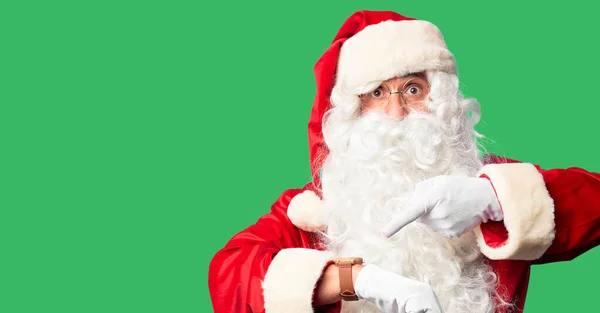 Gutaussehender Mann Mittleren Alters Weihnachtsmann Kostüm Und Bart Der Eile — Stockfoto
