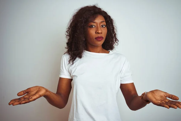 Jeune Femme Afro Américaine Portant Shirt Debout Sur Fond Blanc — Photo