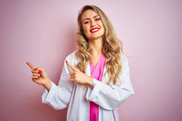 Young Beautiful Doctor Woman Standing Pink Isolated Background Smiling Looking — Stockfoto