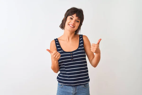 Jeune Belle Femme Portant Shirt Rayé Debout Sur Fond Blanc — Photo