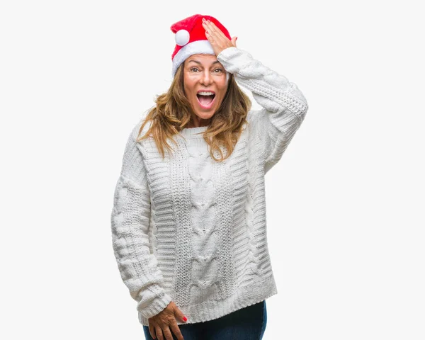 分離背景に間違い 頭に手驚きに中年年配のヒスパニック系女性の身に着けているクリスマスの帽子は エラーを覚えています 忘れてしまった 悪い記憶の概念 — ストック写真