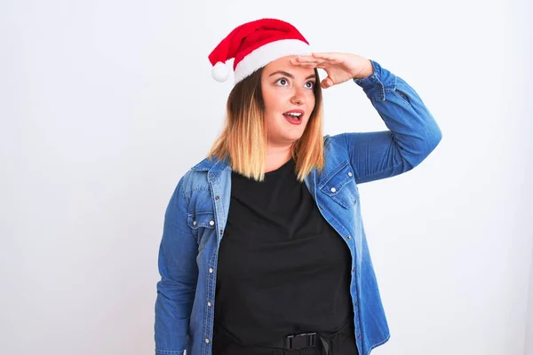 Joven Hermosa Mujer Con Sombrero Navidad Santa Pie Sobre Fondo —  Fotos de Stock