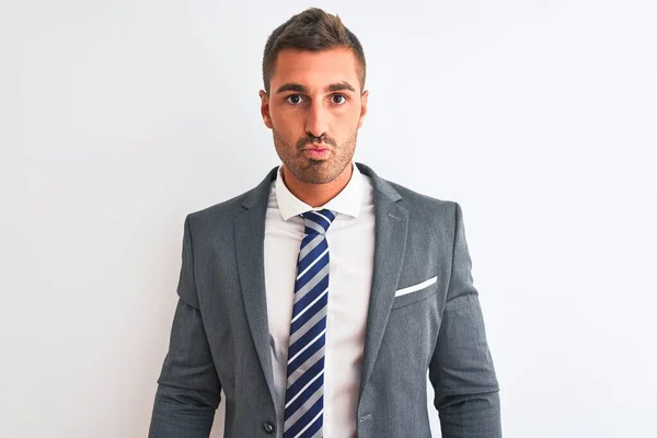 Joven Hombre Negocios Guapo Usando Traje Corbata Sobre Fondo Aislado —  Fotos de Stock