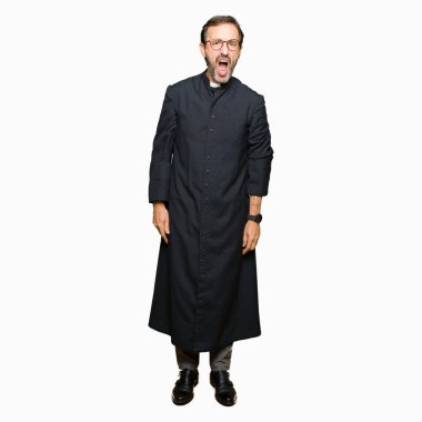 Orta Çağ rahip adam giyen Katolik Robe şok yüzünde, şüpheci ve alaycı görünümlü, açık ağız ile şaşırttı