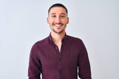 Mutlu ve havalı bir gülümseme ile soyutlanmış bir geçmişin başında duran yakışıklı genç bir iş adamı. Şanslı kişi..