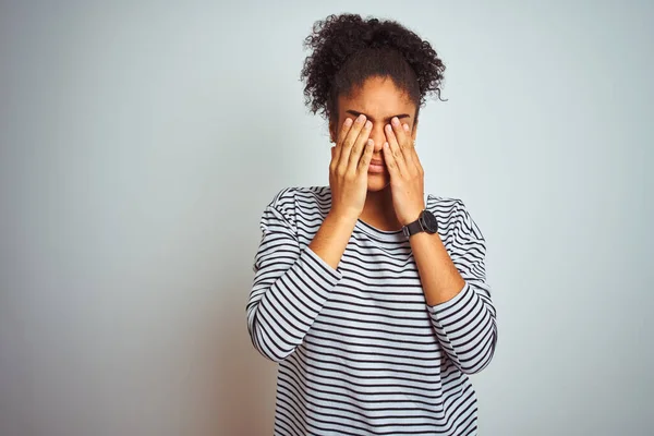 Femme Afro Américaine Portant Shirt Rayé Marine Debout Sur Fond — Photo