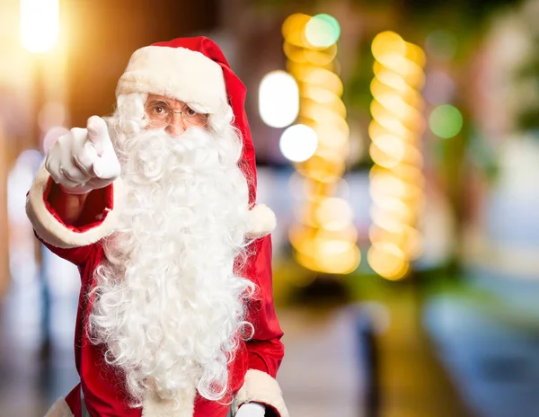 Pohledný Muž Středního Věku Kostýmu Santa Clause Vousy Stojící Ukazující — Stock fotografie