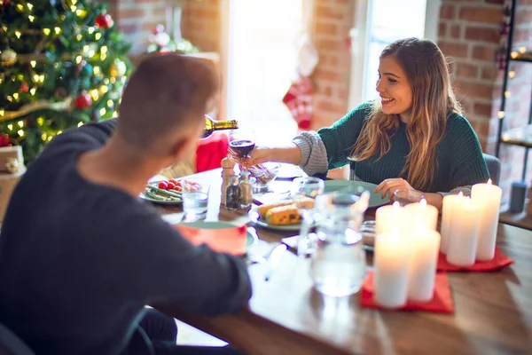 Young Beautiful Couple Smiling Happy Confident Eating Food Celebrating Christmas — Stock Photo, Image
