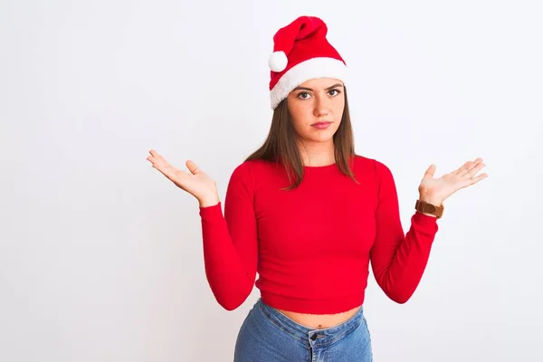 Menina Bonita Nova Vestindo Chapéu Natal Santa Sobre Fundo Branco — Fotografia de Stock