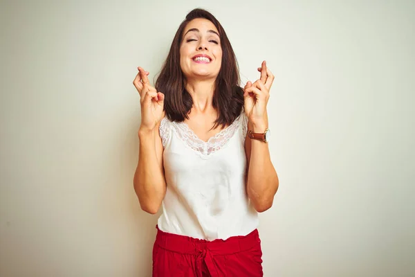 Jonge Mooie Vrouw Draagt Shirt Staande Witte Geïsoleerde Achtergrond Gebaren — Stockfoto