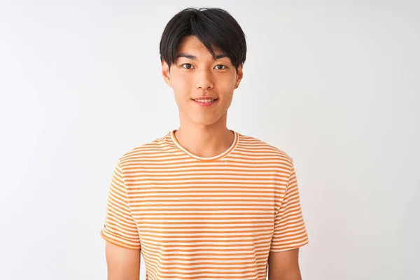 Junger Chinesischer Mann Lässig Gestreiftem Shirt Vor Isoliertem Weißem Hintergrund — Stockfoto