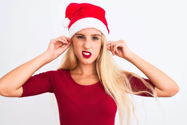 Jonge Mooie Vrouw Dragen Kerstman Hoed Geïsoleerde Witte Achtergrond Bedekt — Stockfoto