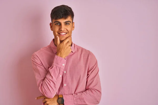 Young Indian Man Wearing Elegant Shirt Standing Isolated Pink Background — 스톡 사진