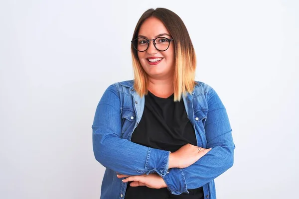 Jonge Mooie Vrouw Met Denim Shirt Bril Geïsoleerde Witte Achtergrond — Stockfoto