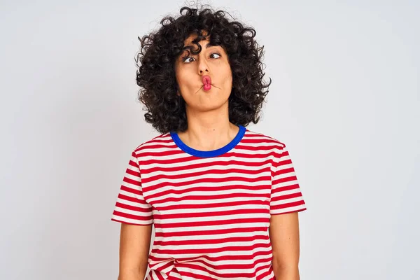 Mulher Árabe Jovem Com Cabelo Encaracolado Vestindo Shirt Listrada Sobre — Fotografia de Stock