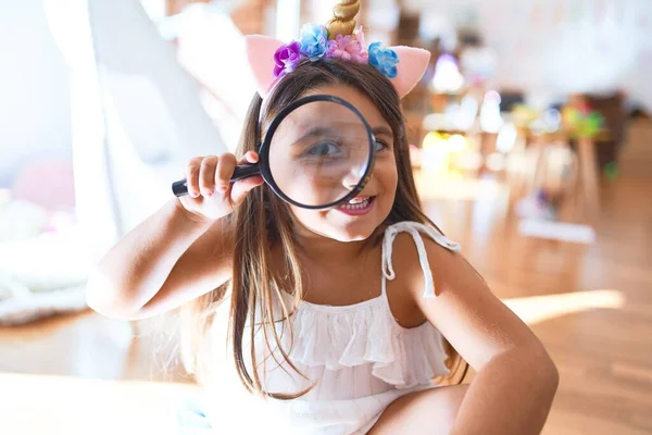 Schattige Peuter Spelen Rond Veel Speelgoed Kleuterschool — Stockfoto