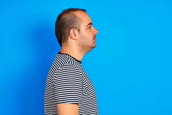 Young Man Wearing Striped Navy Shirt Standing Isolated Blue Background — Stock Photo, Image