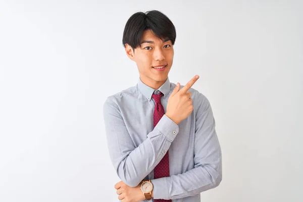 Empresário Chinês Vestindo Gravata Elegante Sobre Fundo Branco Isolado Alegre — Fotografia de Stock