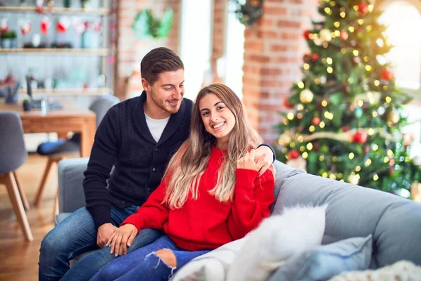 Young Beautiful Couple Smiling Happy Confident Sitting Sofa Hugging Christmas — Zdjęcie stockowe
