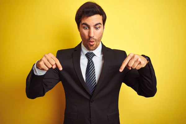 Young Handsome Businessman Wearing Suit Tie Standing Isolated Yellow Background — Stock Photo, Image