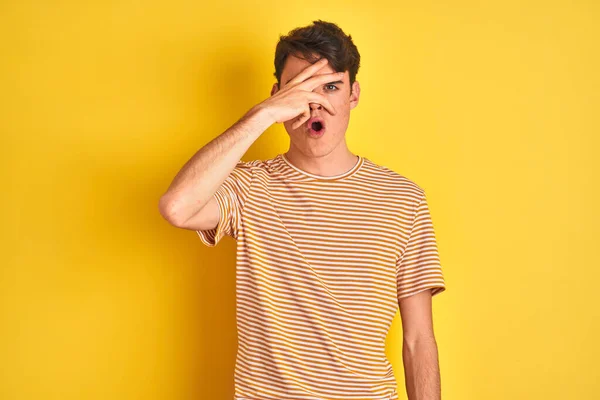 Teenager Boy Wearing Yellow Shirt Isolated Background Peeking Shock Covering — ストック写真