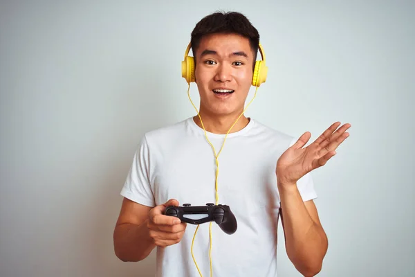 Junger Asiatischer Chinesischer Spieler Der Videospiel Spielt Steht Vor Isoliertem — Stockfoto