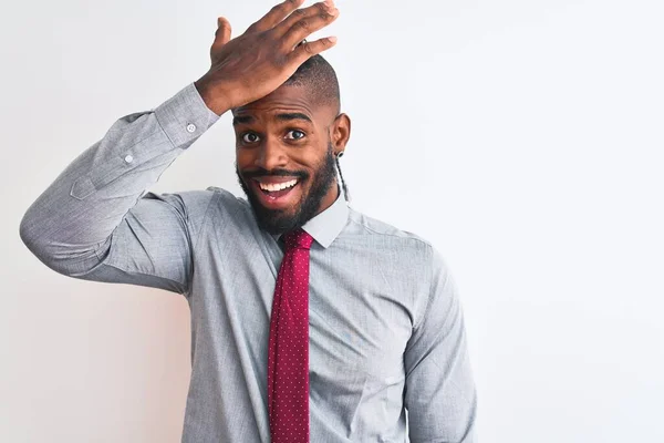 Afrikai Amerikai Üzletember Fonott Nyakkendőben Áll Elszigetelt Fehér Háttér Meglepett — Stock Fotó