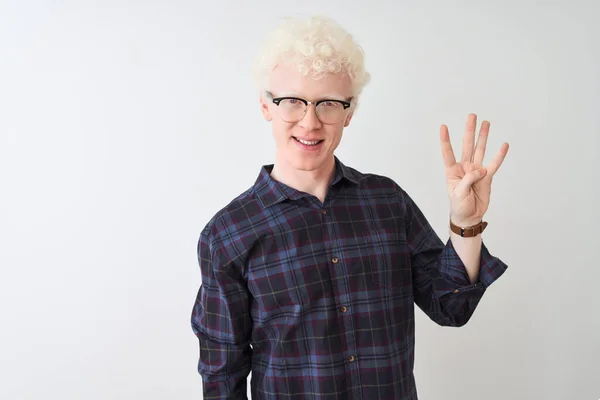 Jovem Albino Loiro Vestindo Camisa Casual Óculos Sobre Fundo Branco — Fotografia de Stock