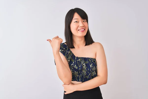 Jonge Mooie Chinese Vrouw Dragen Zomer Bloemen Shirt Geïsoleerde Witte — Stockfoto