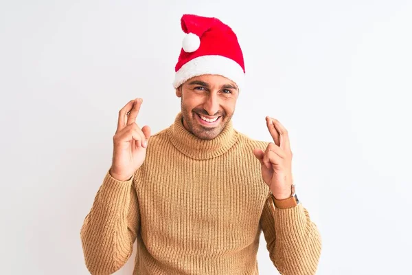 Mladý Pohledný Muž Oblečený Vánočního Svetru Roláku Osamělém Pozadí Ukazoval — Stock fotografie