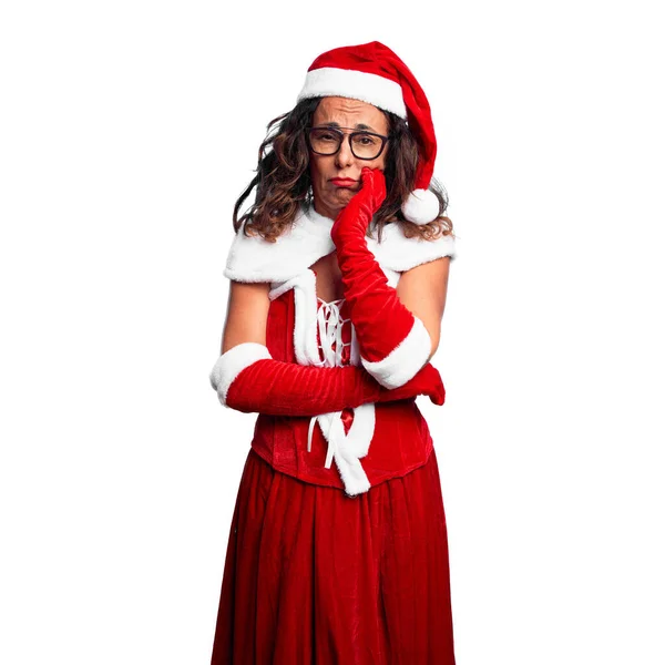 Medelålders Kvinna Bär Jultomte Kostym Tänkande Ser Trött Och Uttråkad — Stockfoto