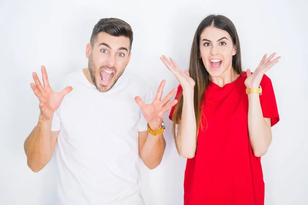 Jovem Casal Bonito Juntos Sobre Fundo Isolado Branco Celebrando Louco — Fotografia de Stock