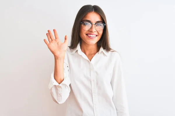 Joven Mujer Negocios Hermosa Con Gafas Pie Sobre Fondo Blanco —  Fotos de Stock