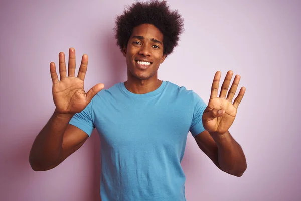 Hombre Afroamericano Con Pelo Afro Vistiendo Camiseta Azul Pie Sobre —  Fotos de Stock