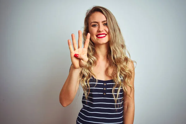 Ung Vacker Kvinna Bär Ränder Shirt Stående Över Vit Isolerad — Stockfoto