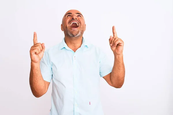 Hombre Guapo Mediana Edad Con Camisa Casual Pie Sobre Fondo —  Fotos de Stock