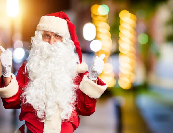 Pohledný Muž Středního Věku Kostýmu Santa Clause Vousy Stojící Znamení — Stock fotografie