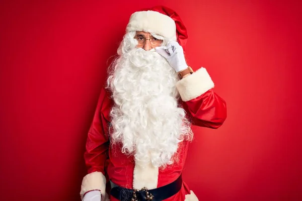 Hombre Guapo Mediana Edad Con Traje Santa Pie Sobre Boca —  Fotos de Stock