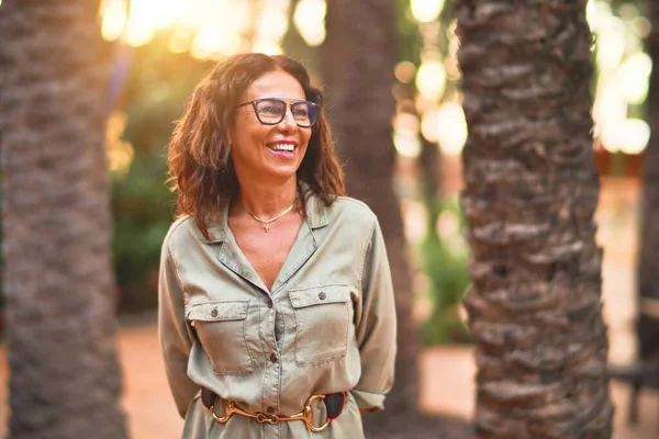 Middle Age Beautiful Woman Wearing Glasses Smiling Happy Confident Standing — Stock Photo, Image
