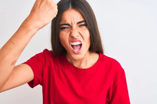 Mujer Hermosa Joven Vistiendo Camiseta Casual Roja Pie Sobre Fondo — Foto de Stock