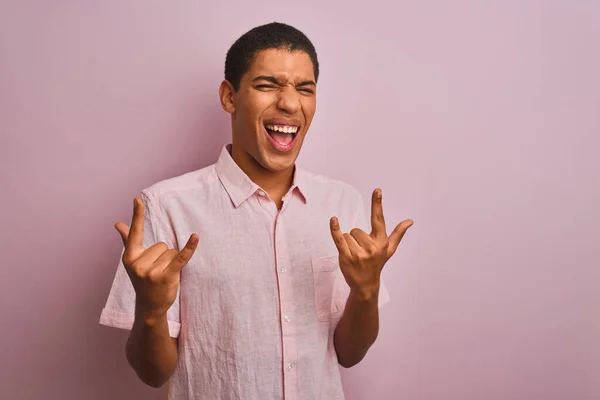 Junger Gutaussehender Arabischer Mann Lässigem Hemd Der Vor Isoliertem Rosa — Stockfoto