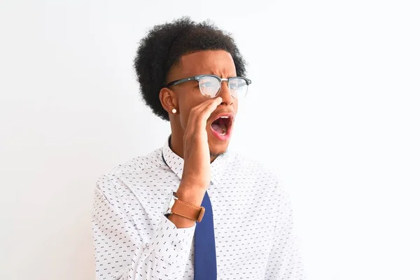 Joven Empresario Afroamericano Con Corbata Gafas Sobre Fondo Blanco Aislado —  Fotos de Stock