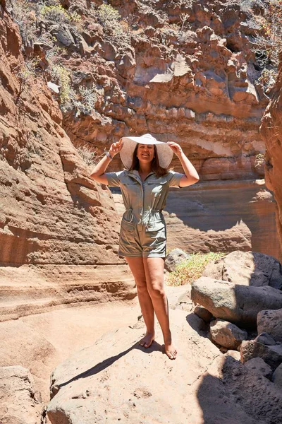 Young Beauitufl Hiker Woman Trekking Natural Orange Mountain Arms Raised — Stock Photo, Image