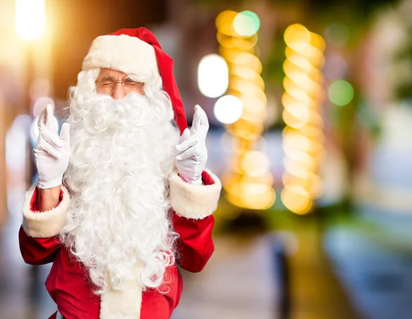 Homem Bonito Meia Idade Vestindo Traje Papai Noel Barba Gesto — Fotografia de Stock