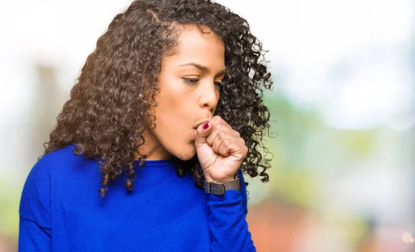 Jonge Mooie Vrouw Met Krullend Haar Dragen Winter Trui Gevoel — Stockfoto