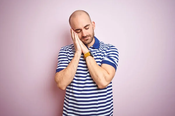 Giovane Uomo Calvo Con Barba Indossa Casual Strisce Blu Shirt — Foto Stock